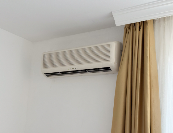 Heating and cooling head in hotel room