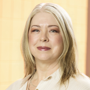 Headshot of Lisa Holland-Aaron