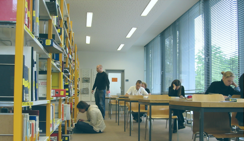 library with students studying