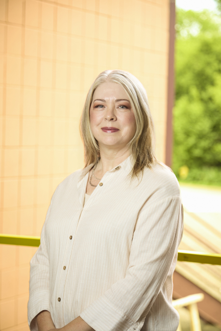 Headshot of Lisa Holland-Aaron